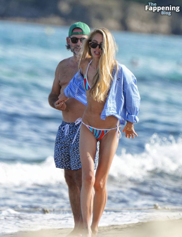 Lydia Zoglmeier & Niclas Castello Enjoy a Day on the Beach in St. Tropez (45 Photos) - #25