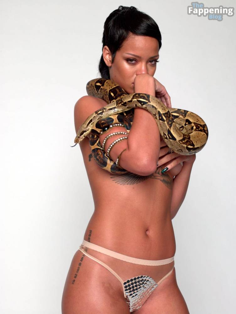 Rihanna Strips Sexy & Topless – GQ 2013 (67 Outtake Photos) - #11