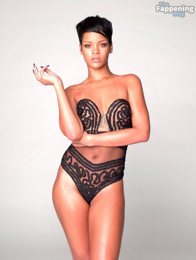 Rihanna Strips Sexy & Topless – GQ 2013 (67 Outtake Photos) - #3