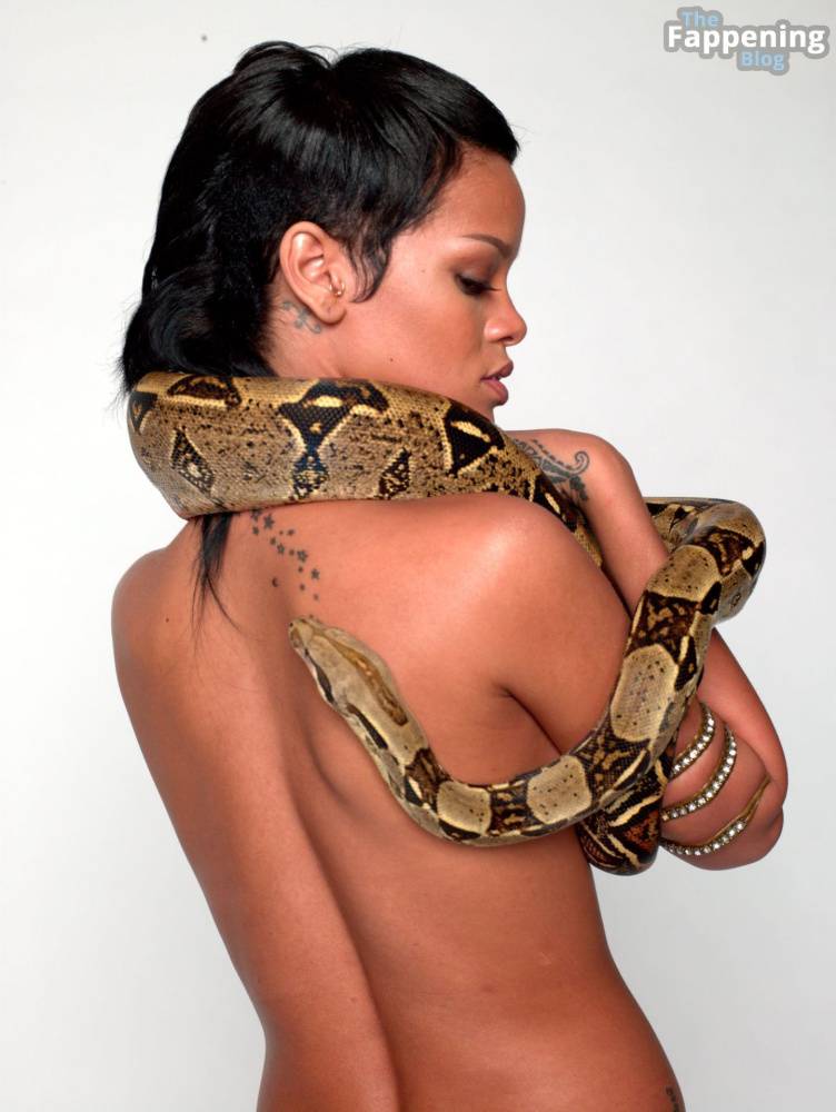 Rihanna Strips Sexy & Topless – GQ 2013 (67 Outtake Photos) - #14