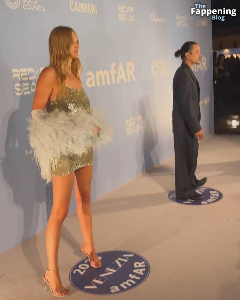 Toni Garrn Displays Her Sexy Legs at the amfAR Gala (18 Photos) - #9