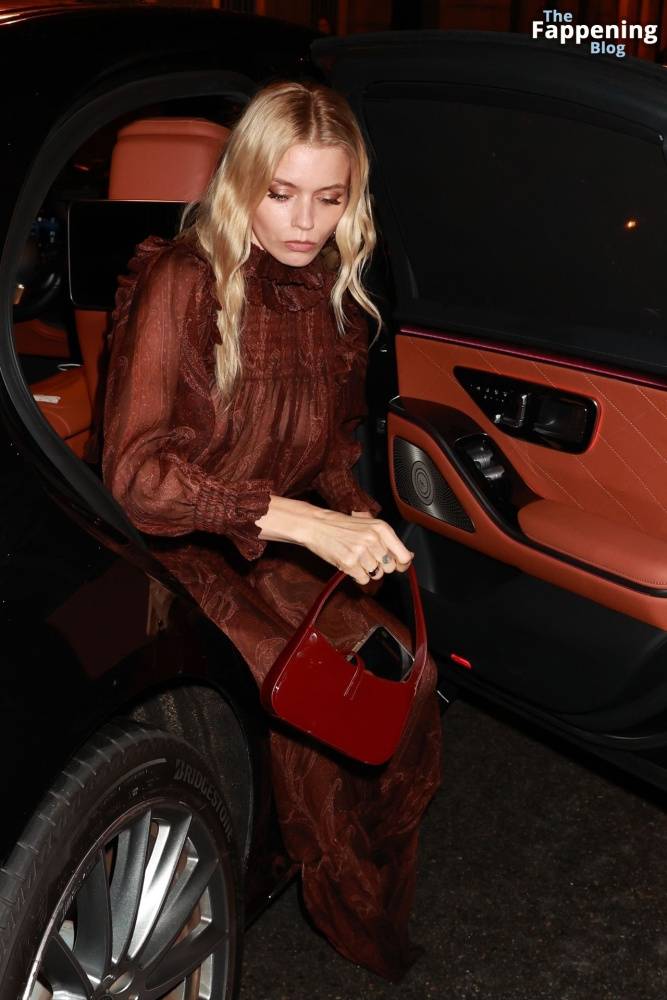 Abbey Lee Kershaw Displays Her Nude Tits at the Saint Laurent Show in Paris (35 Photos) - #18