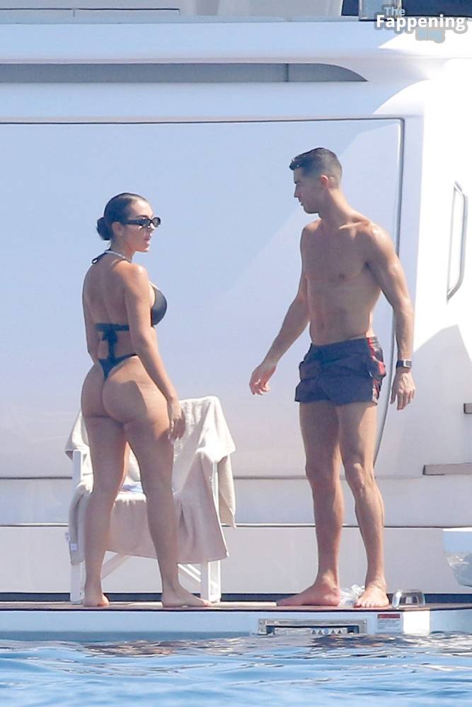 Georgina Rodriguez & Cristiano Ronaldo Enjoy Luxurious Yacht Day in the South of France (104 Photos) - #29