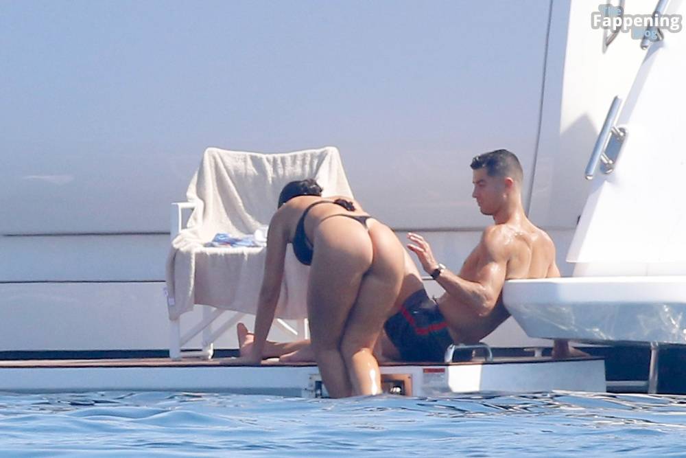 Georgina Rodriguez & Cristiano Ronaldo Enjoy Luxurious Yacht Day in the South of France (104 Photos) - #17