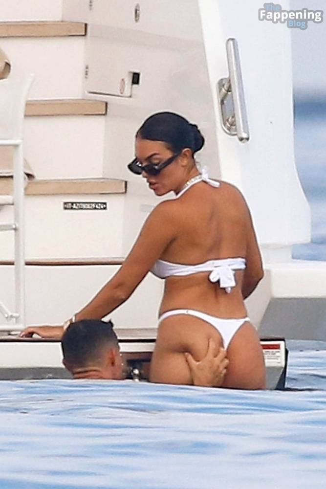 Georgina Rodriguez & Cristiano Ronaldo Enjoy Luxurious Yacht Day in the South of France (104 Photos) - #2