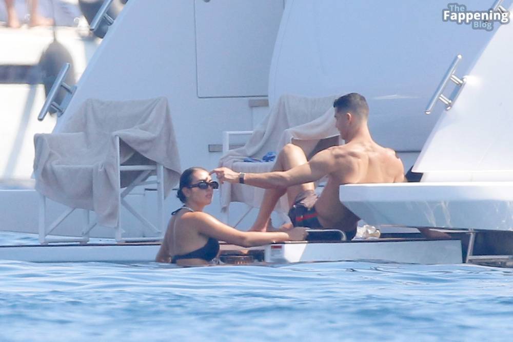 Georgina Rodriguez & Cristiano Ronaldo Enjoy Luxurious Yacht Day in the South of France (104 Photos) - #15