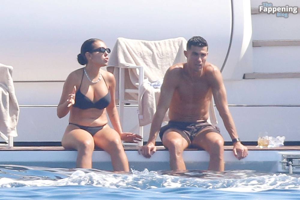 Georgina Rodriguez & Cristiano Ronaldo Enjoy Luxurious Yacht Day in the South of France (104 Photos) - #7