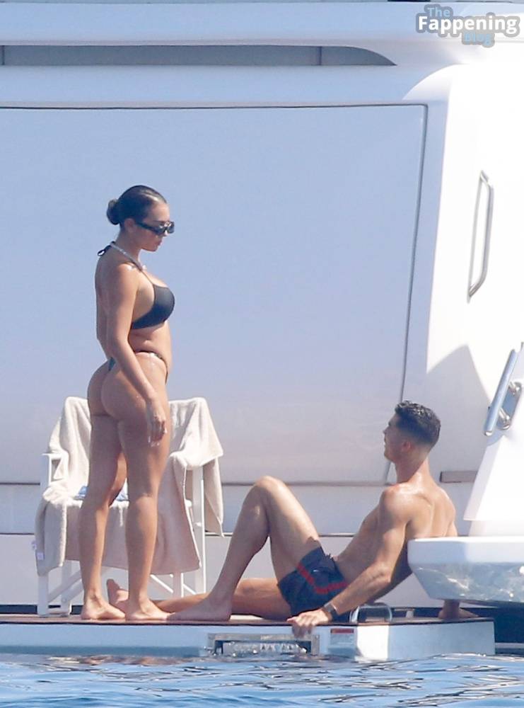 Georgina Rodriguez & Cristiano Ronaldo Enjoy Luxurious Yacht Day in the South of France (104 Photos) - #24