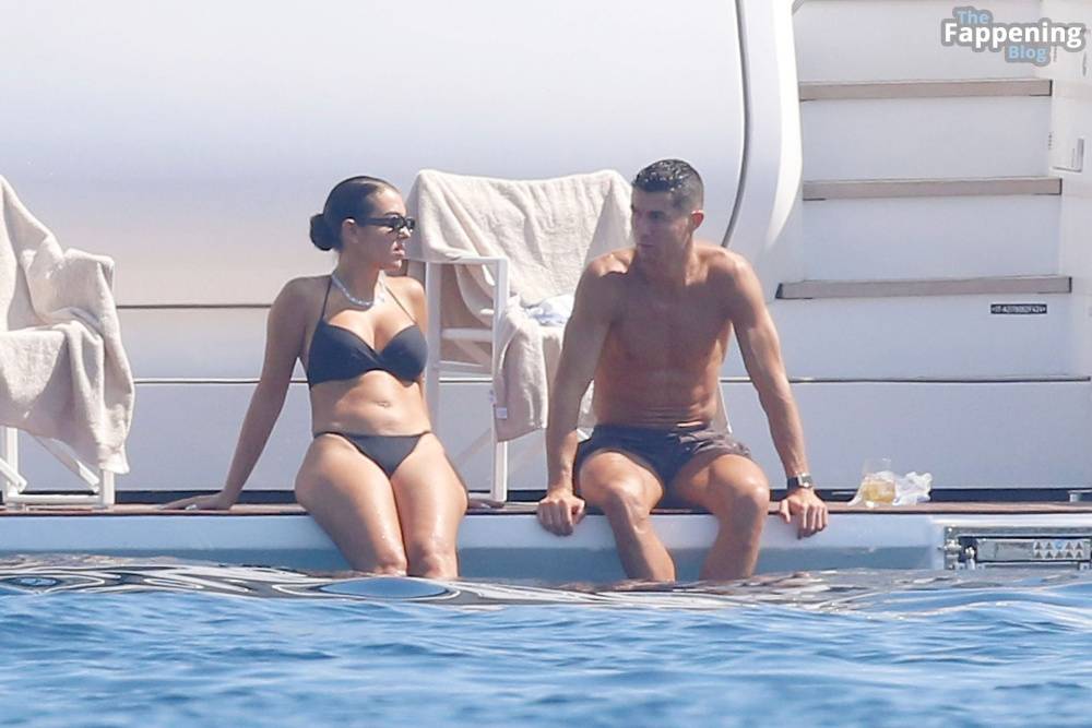 Georgina Rodriguez & Cristiano Ronaldo Enjoy Luxurious Yacht Day in the South of France (104 Photos) - #5