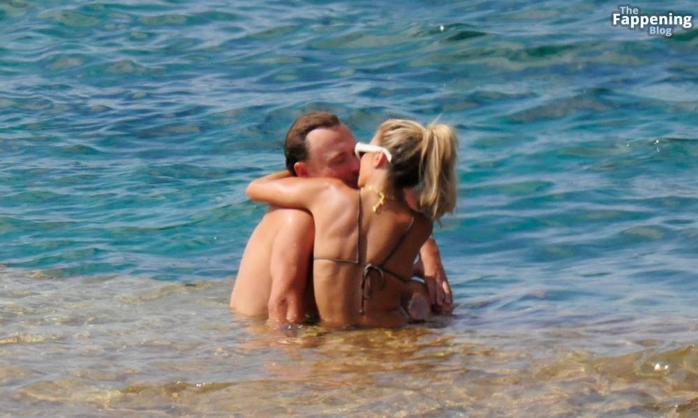 Sylvie Meis Looks Sensational with Her Beau on the Beach in Mallorca (51 Photos) - #17