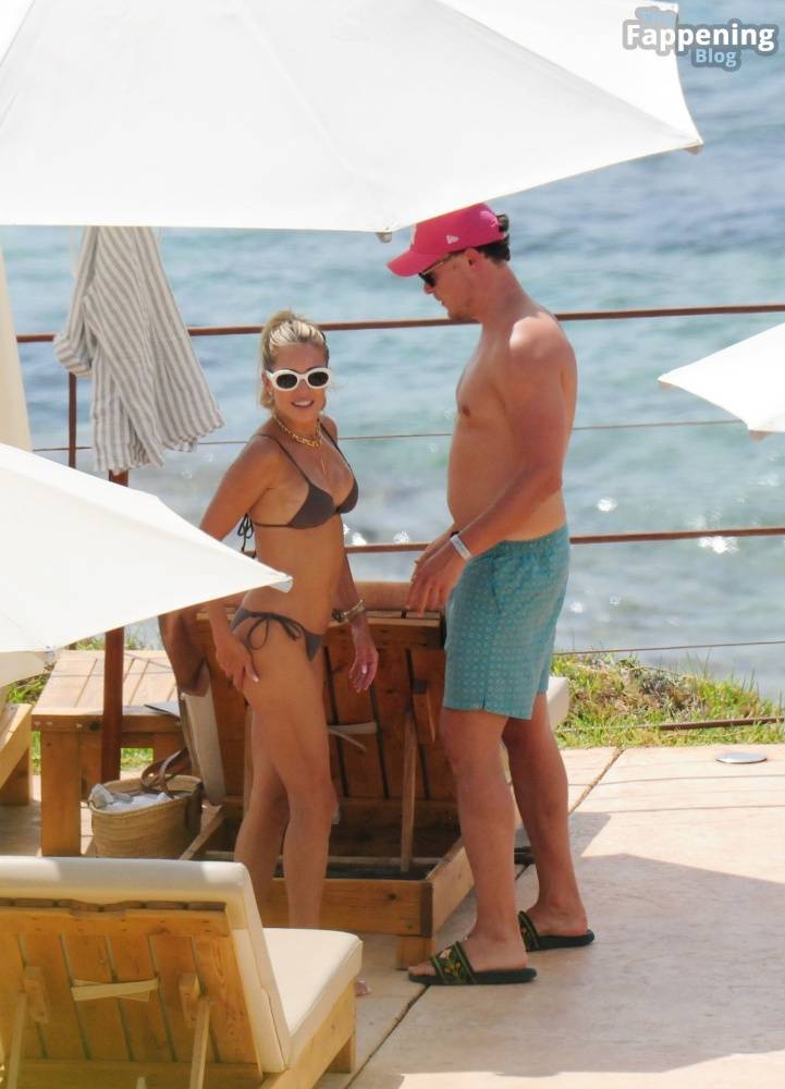 Sylvie Meis Looks Sensational with Her Beau on the Beach in Mallorca (51 Photos) - #11