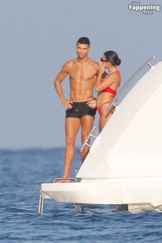 Georgina Rodriguez & Cristiano Ronaldo Enjoy Luxurious Yacht Day in the South of France (125 Photos) - #2