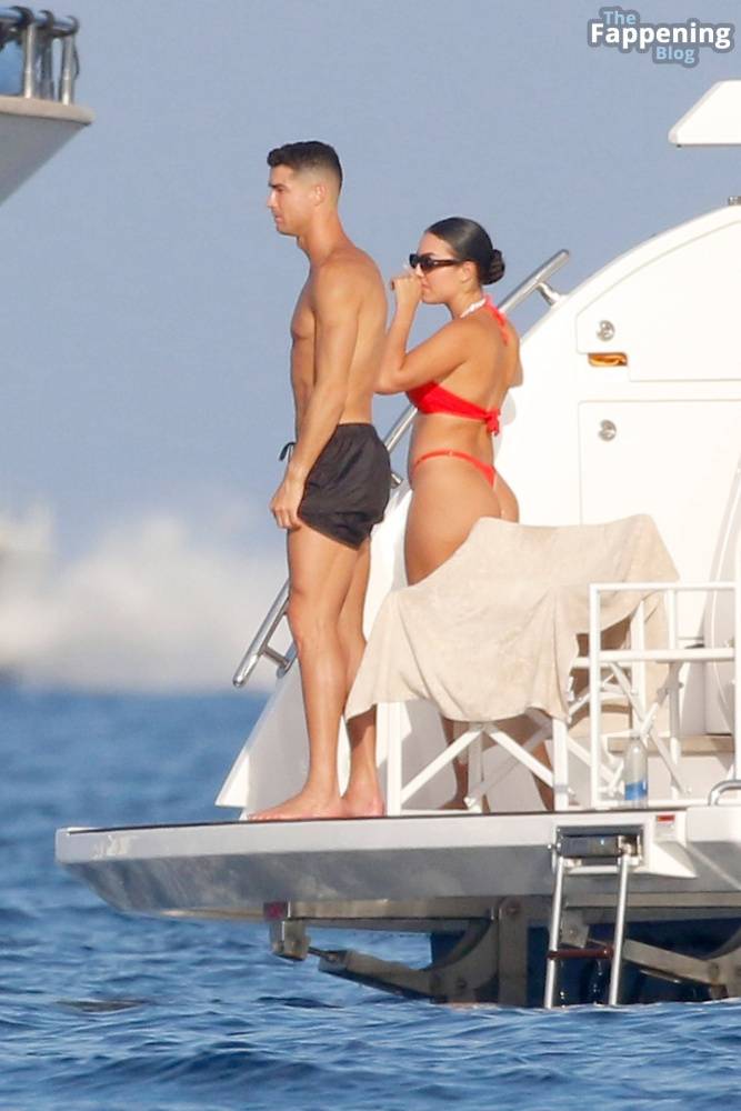 Georgina Rodriguez & Cristiano Ronaldo Enjoy Luxurious Yacht Day in the South of France (125 Photos) - #24