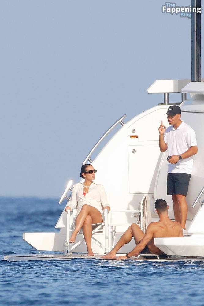 Georgina Rodriguez & Cristiano Ronaldo Enjoy Luxurious Yacht Day in the South of France (125 Photos) - #3