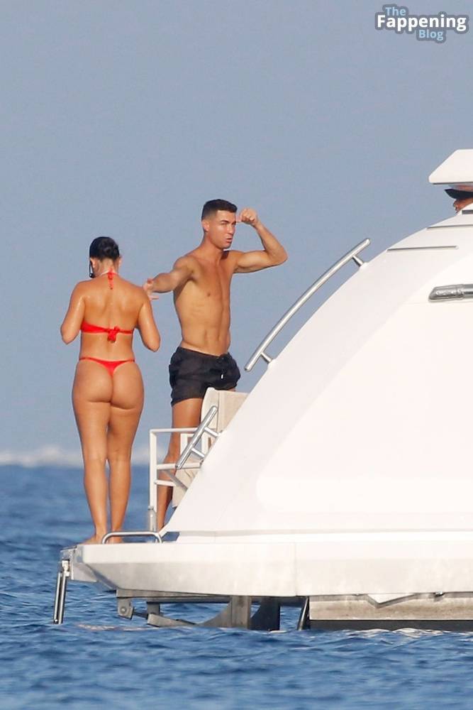 Georgina Rodriguez & Cristiano Ronaldo Enjoy Luxurious Yacht Day in the South of France (125 Photos) - #19