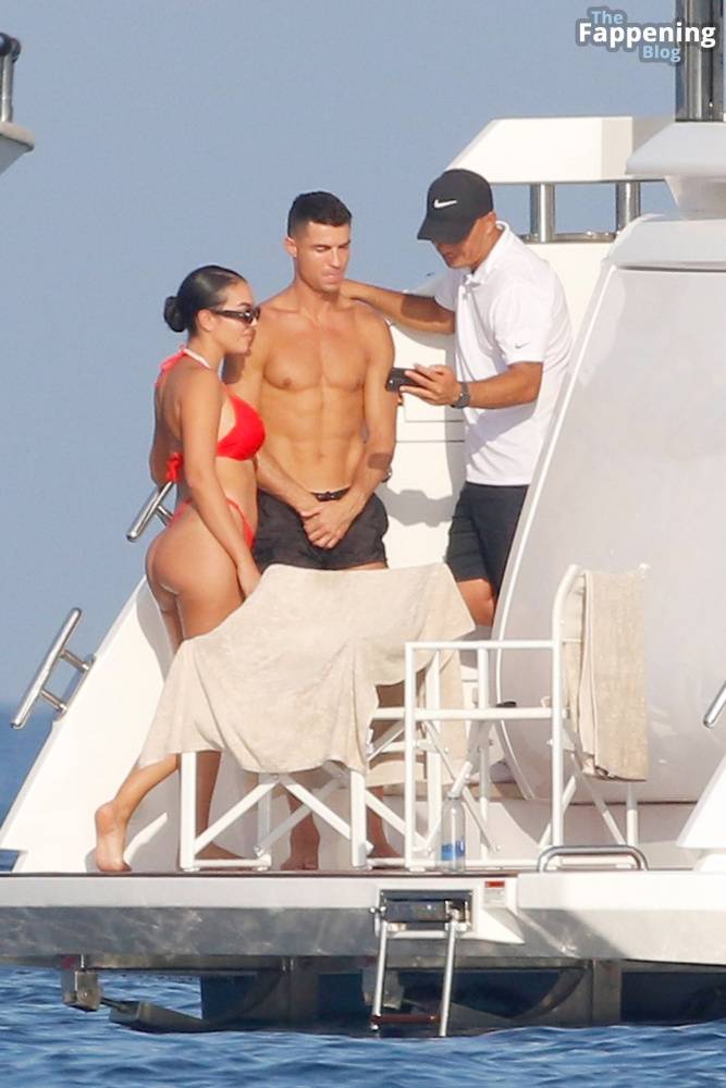 Georgina Rodriguez & Cristiano Ronaldo Enjoy Luxurious Yacht Day in the South of France (125 Photos) - #21