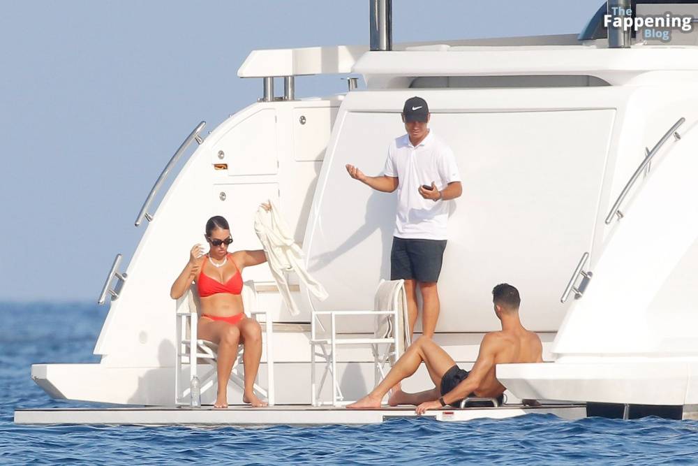 Georgina Rodriguez & Cristiano Ronaldo Enjoy Luxurious Yacht Day in the South of France (125 Photos) - #5