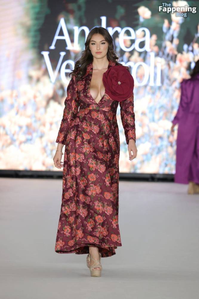 Rachel Pizzolato Displays Her Sexy Body at the ëa Lingerie Fashion Show (14 Photos) | Photo: 787596