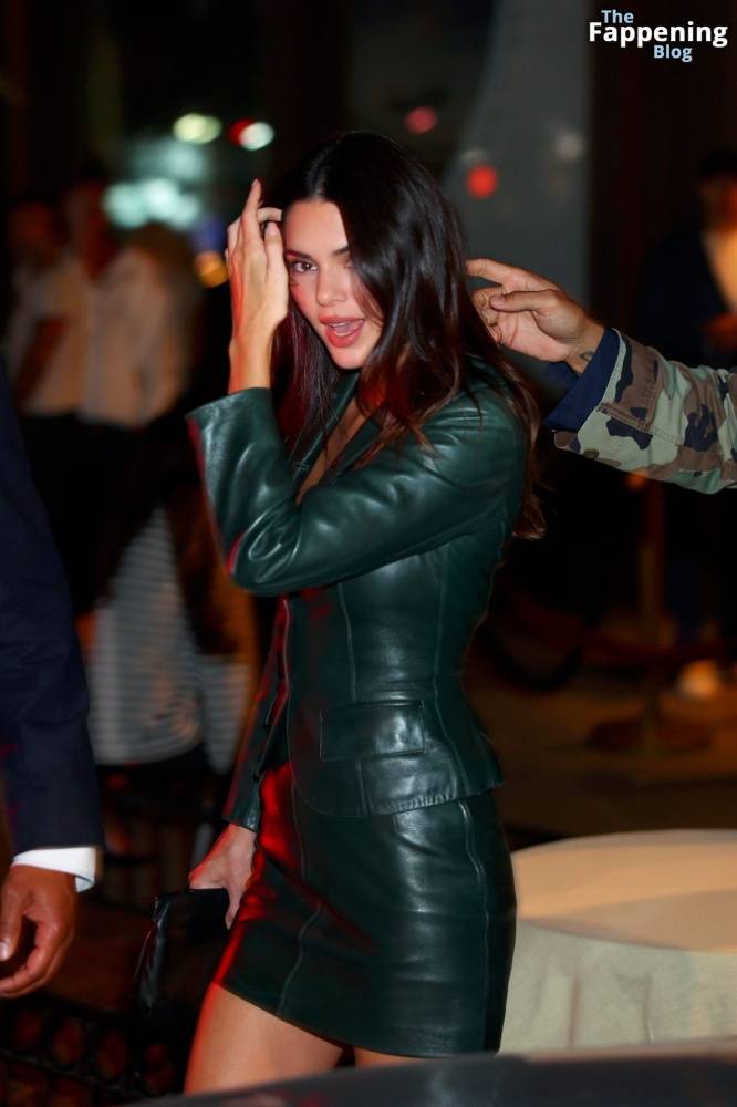 Kendall Jenner is Seen in a Mini Skirt Out in NYC (18 Photos) | Photo: 787622