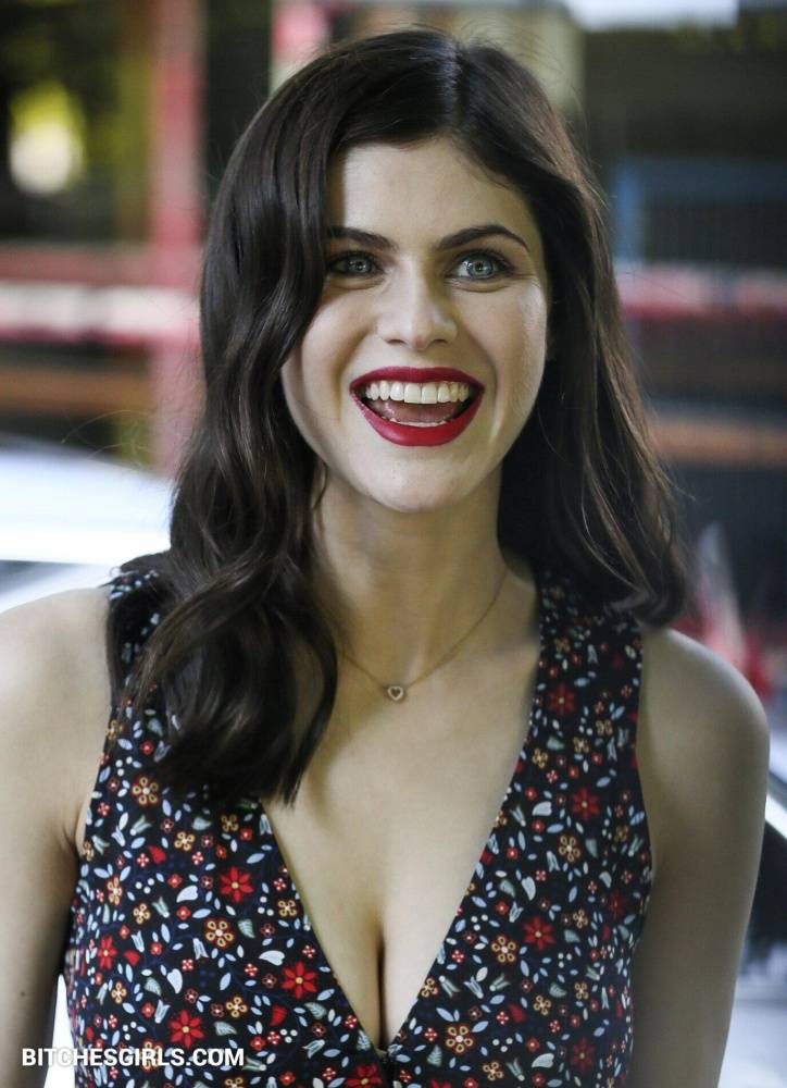 Alexandra Daddario Nudes - Nipple & Pussy Slips - #main