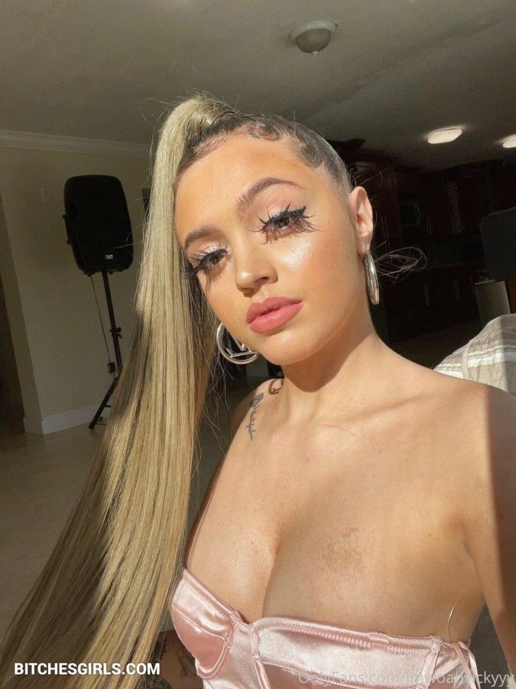 Victoriaroseeee Nude - Vicky Onlyfans Leaked Naked Photos - #main