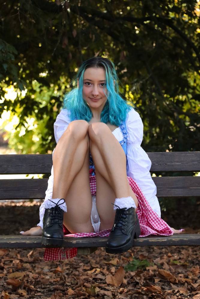 Meet Liloo Moon - teen model with blue hair - #main