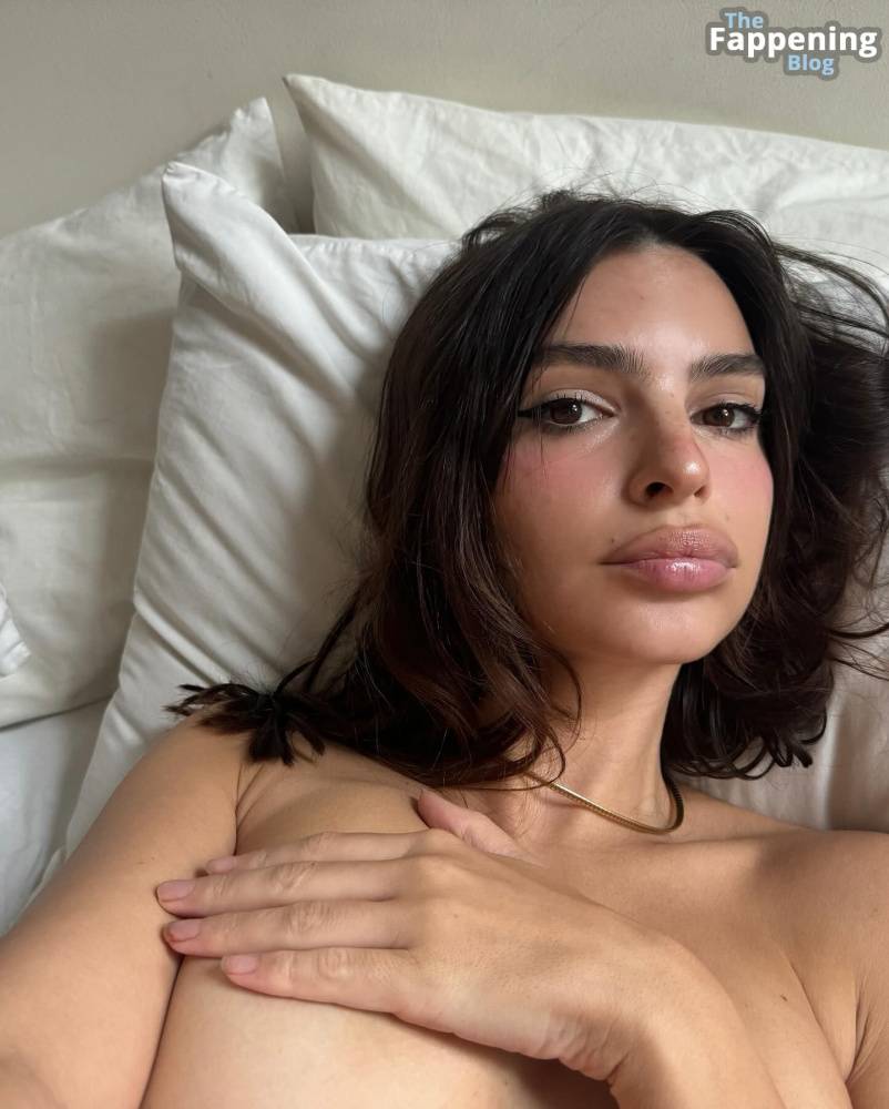 Emily Ratajkowski Takes a Few Selfies (3 Photos) - #main