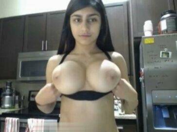 Mia Khalifa Tit Flash Cooking Onlyfans Video Leaked - Usa on fansphoto.pics