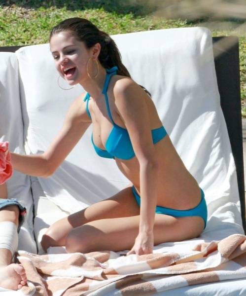 Selena Gomez Sexy Bikini Paparazzi Set Leaked - Usa on fansphoto.pics