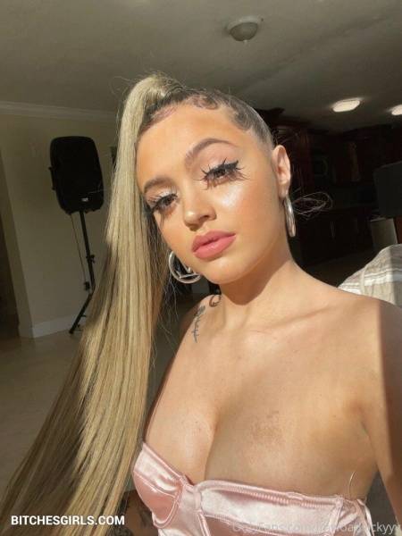 Victoriaroseeee Nude - Vicky Onlyfans Leaked Naked Photos on fansphoto.pics