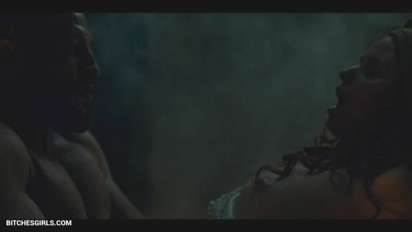 Emily Browning Nude Celebrities - Nude Videos Celebrities on fansphoto.pics