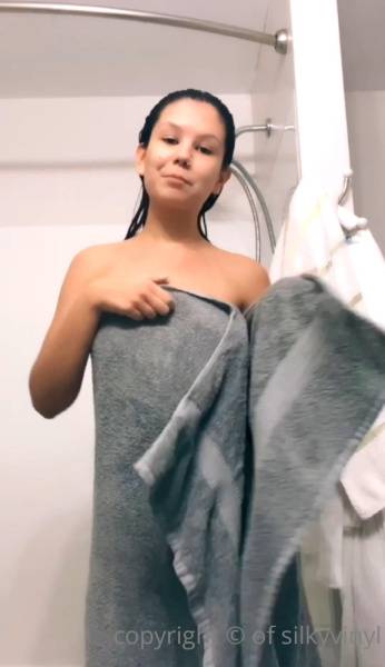 Silkyvinyl Nude Towel Flash Dance Onlyfans Video Leaked on fansphoto.pics