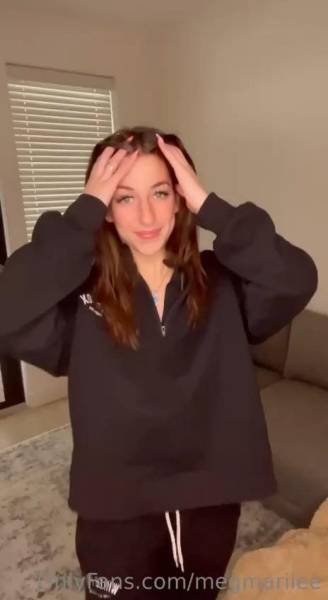 Megan McCarthy Sweatsuit Strip Onlyfans Video Leaked on fansphoto.pics