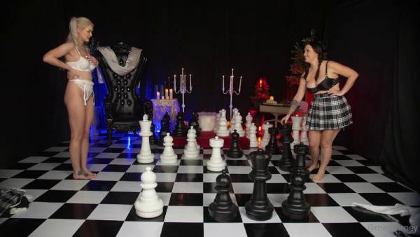 Meg Turney Danielle DeNicola Chess Strip Onlyfans Video Leaked on fansphoto.pics