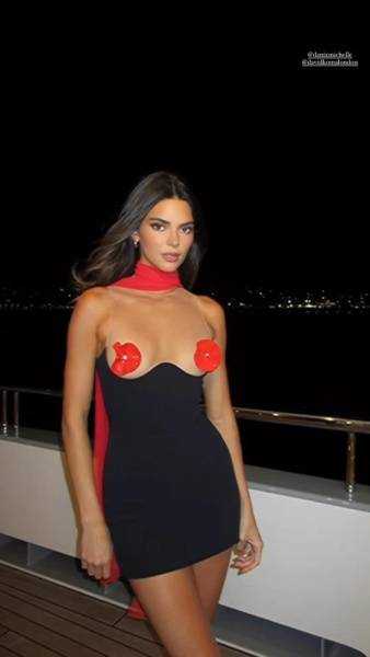 Kendall Jenner Pasties Dress Candid Video Leaked - Usa on fansphoto.pics