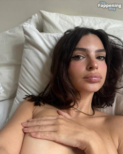 Emily Ratajkowski Takes a Few Selfies (3 Photos) on fansphoto.pics