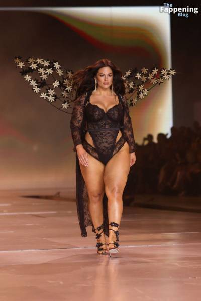 Ashley Graham Flaunts Her Curves at the 2024 Victoria’s Secret Show (67 Photos) on fansphoto.pics