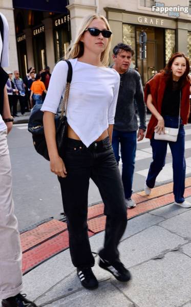 Braless Lila Moss Arrives for Paris Fashion Week (7 Photos) on fansphoto.pics