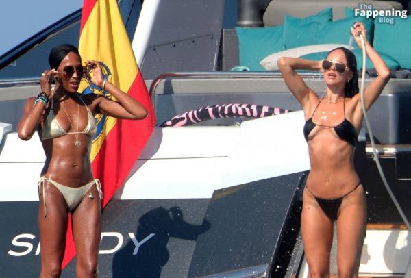 Naomi Campbell, Eiza González, Michelle Rodriguez Enjoy a Day on a Luxury Yacht in Ibiza (129 Photos) - Mexico - Britain on fansphoto.pics