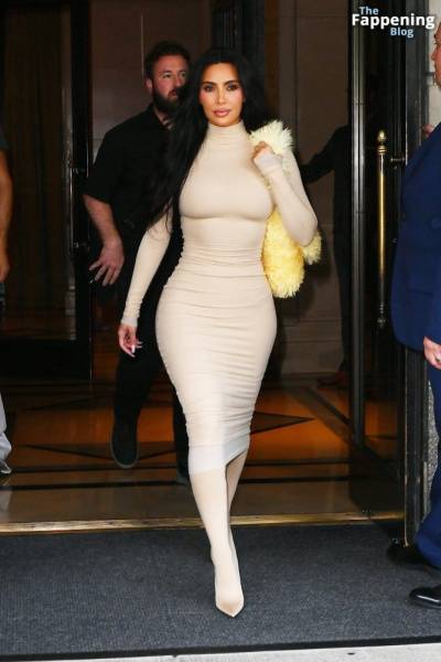 Kim Kardashian Displays Her Sexy Figure in New York City (14 Photos) - New York on fansphoto.pics