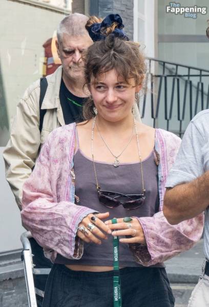 Ruby Ashbourne Serkis Goes Braless with Her Dad in London (24 Photos) - Britain - city London on fansphoto.pics