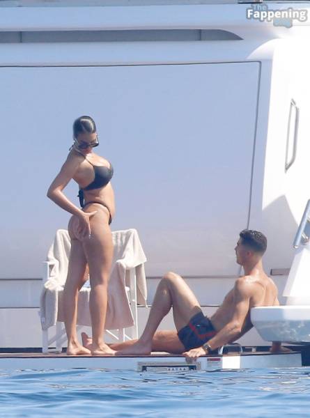 Georgina Rodriguez & Cristiano Ronaldo Enjoy Luxurious Yacht Day in the South of France (104 Photos) - France on fansphoto.pics